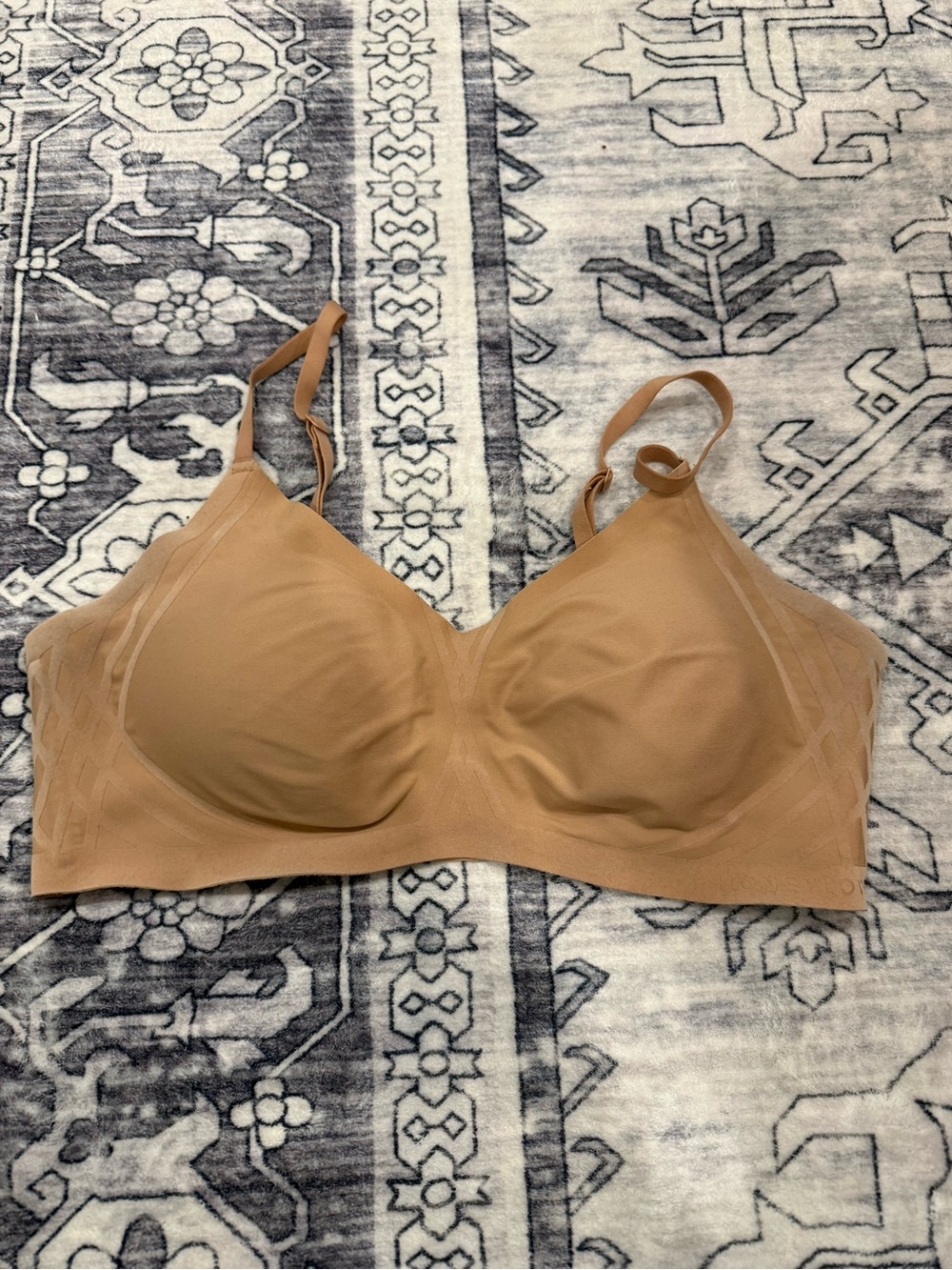 Honeylove crossover bra in sand color 
Size medium 38 B/C